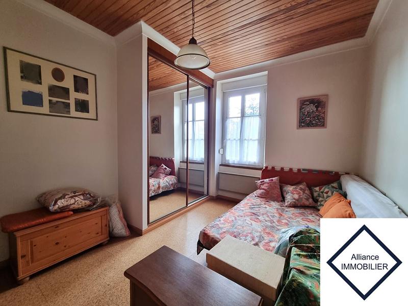 Maison - 214 m² - 7 pièces