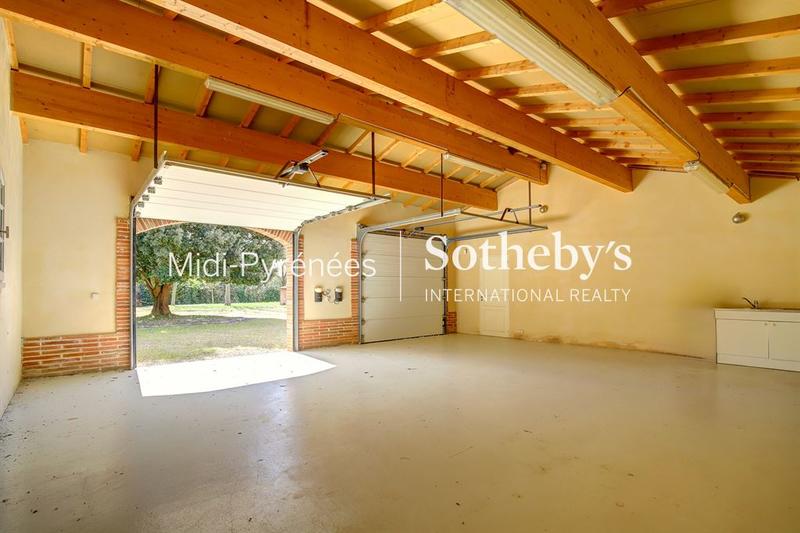 Maison - 300 m² - 10 pièces