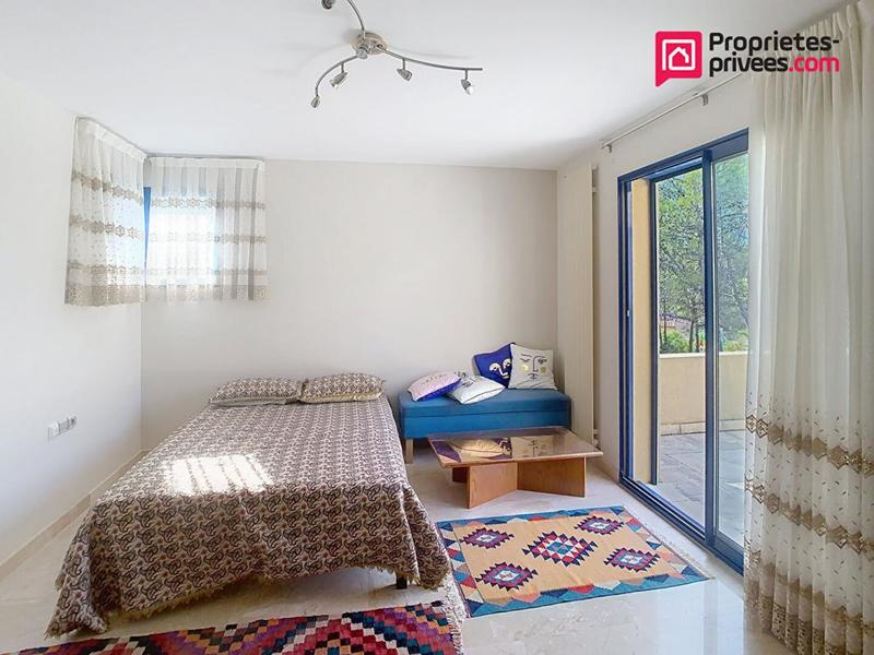 Maison - 365 m² - 12 pièces