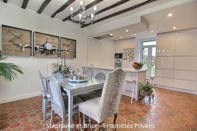 Maison - 180 m² - 8 pièces
