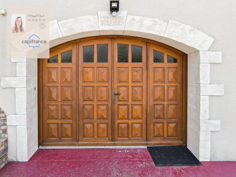 Maison - 216 m² - 9 pièces