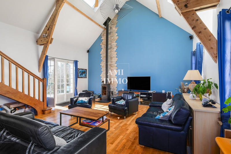 Propriété - 247 m² - 9 pièces