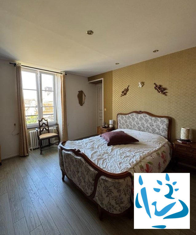 Maison - 150 m² - 8 pièces