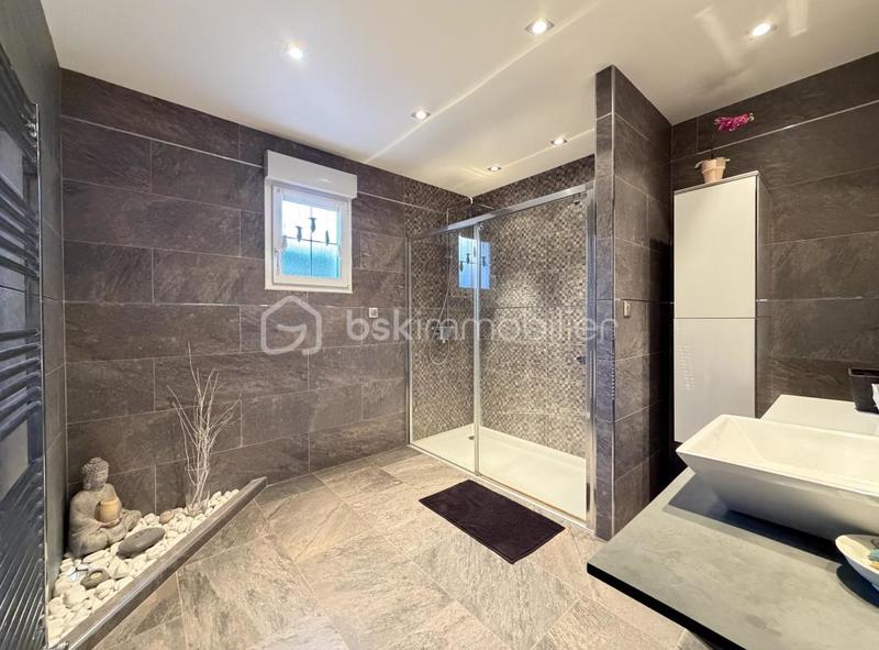 Maison - 205 m² - 8 pièces