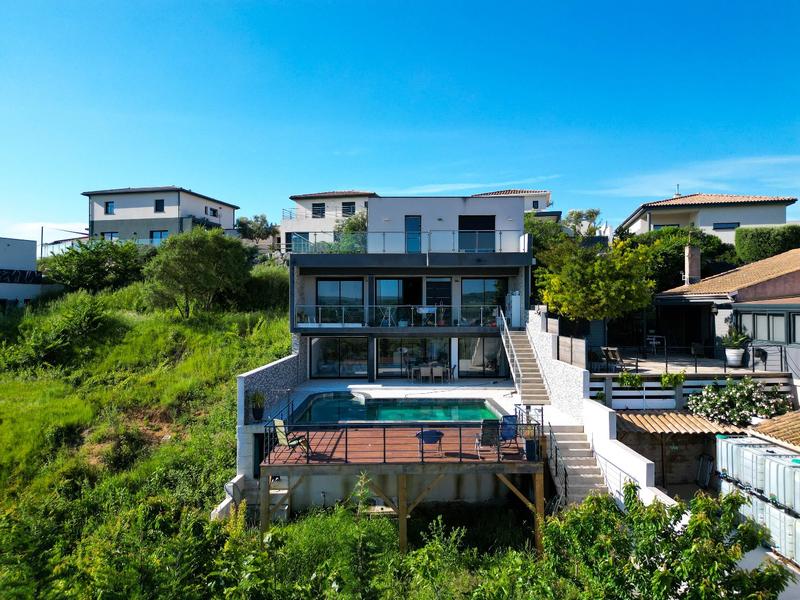 Maison - 265 m² - 7 pièces