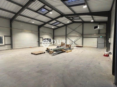 Local d'activités - 300 m²