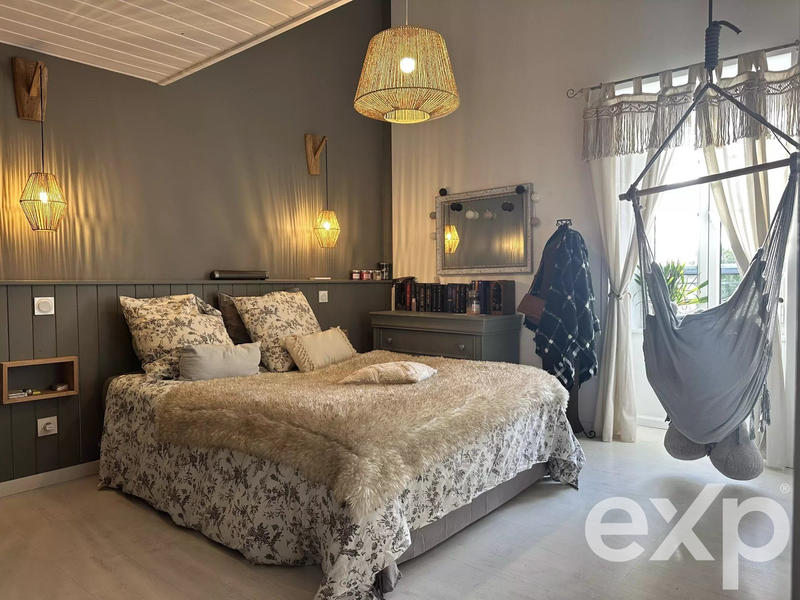 Maison - 304 m² - 10 pièces