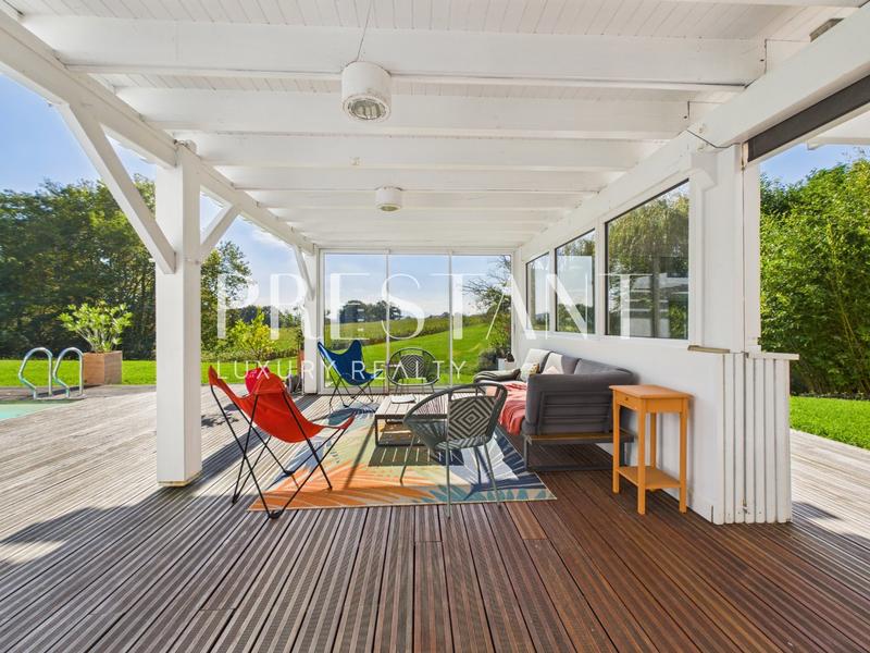 Maison - 290 m² - 9 pièces