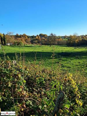 Terrain constructible - 1 883 m²