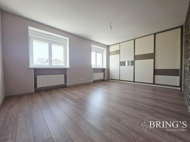 Maison - 221 m² - 8 pièces
