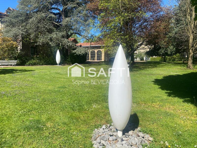 Appartement - 180 m² - 6 pièces