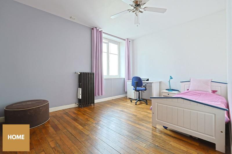 Maison - 270 m² - 9 pièces