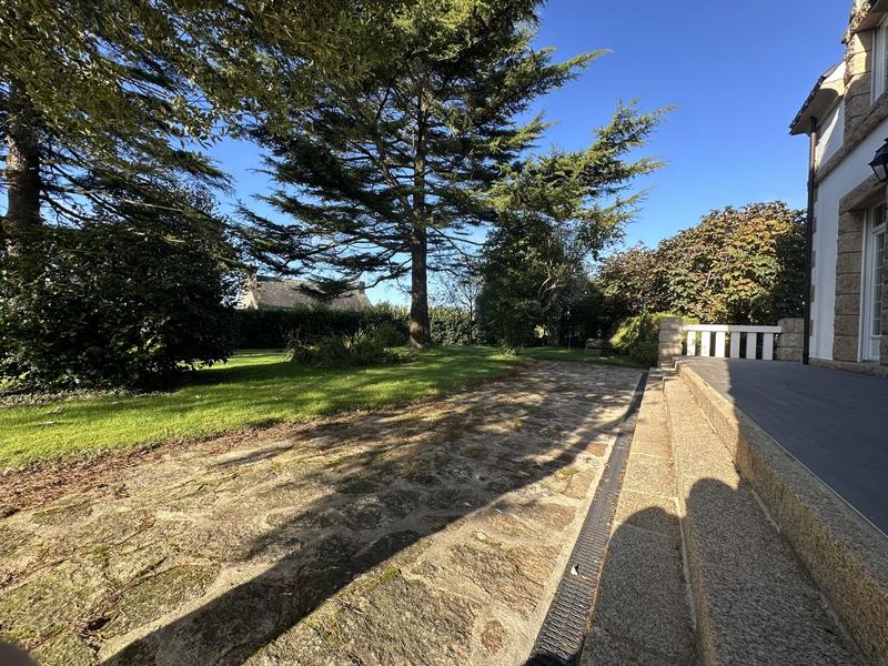 Maison - 260 m² - 11 pièces