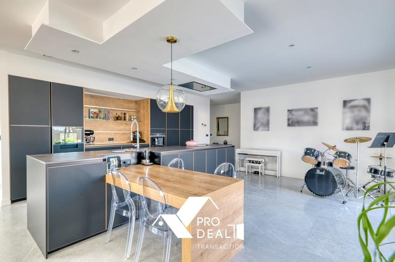 Maison contemporaine - 260 m² - 8 pièces