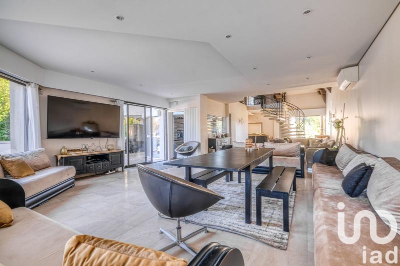 Maison de maîtres - 400 m² - 7 pièces