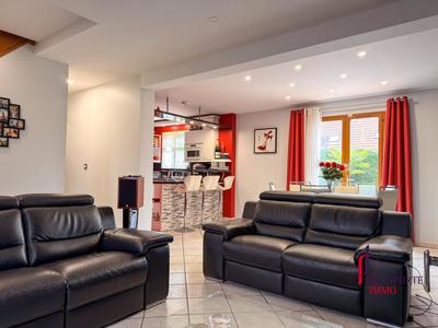 Maison traditionnelle - 109 m² - 6 pièces