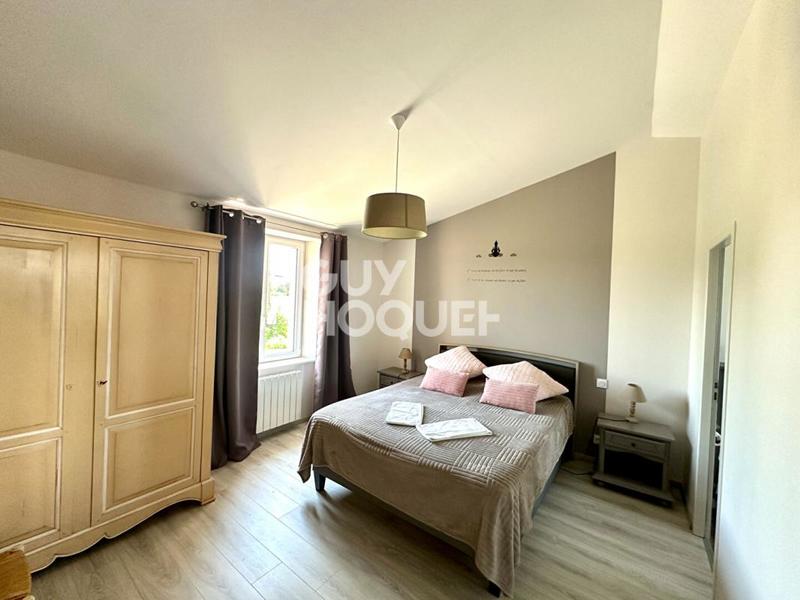 Maison - 225 m² - 9 pièces