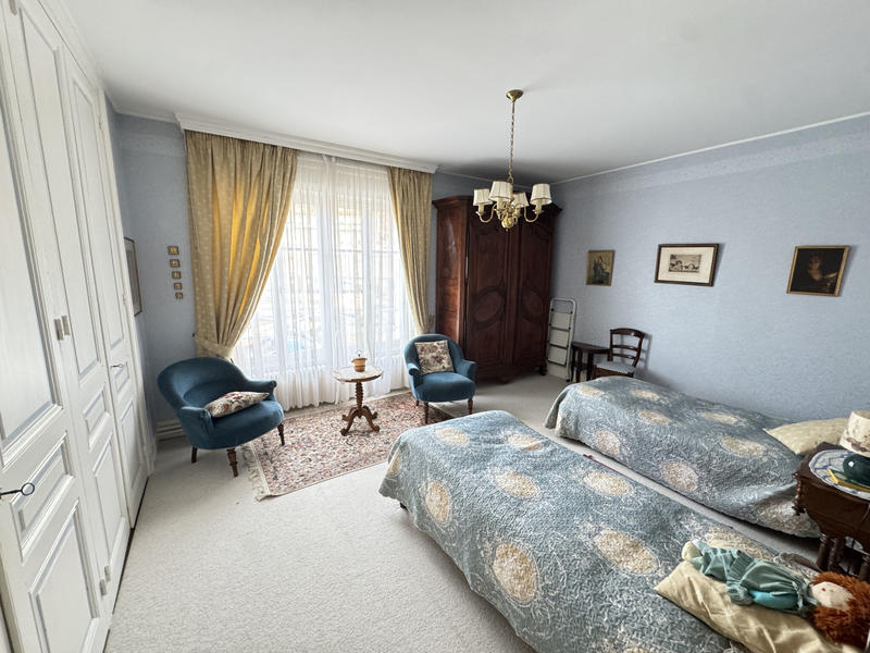 Maison - 316 m² - 9 pièces