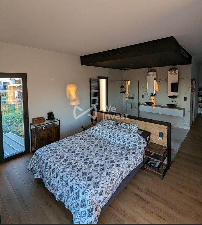 Maison - 260 m² - 6 pièces