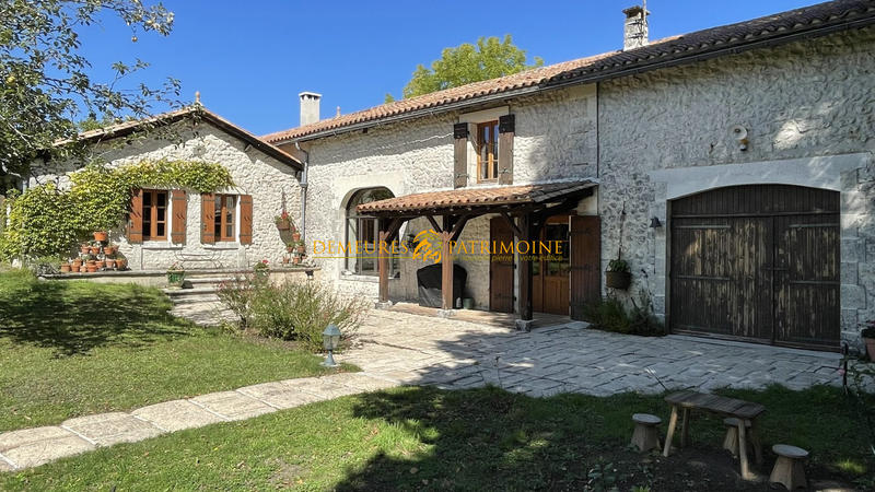 Maison - 250 m² - 7 pièces