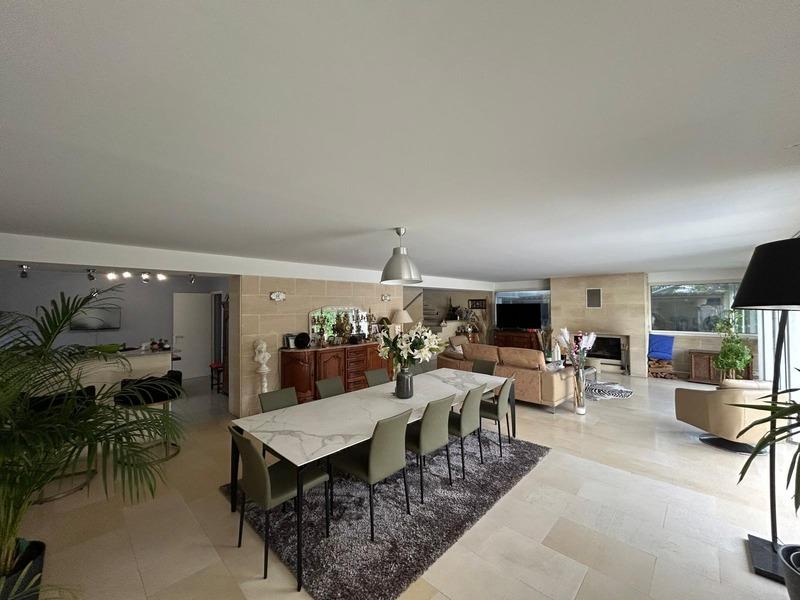 Maison - 230 m² - 7 pièces