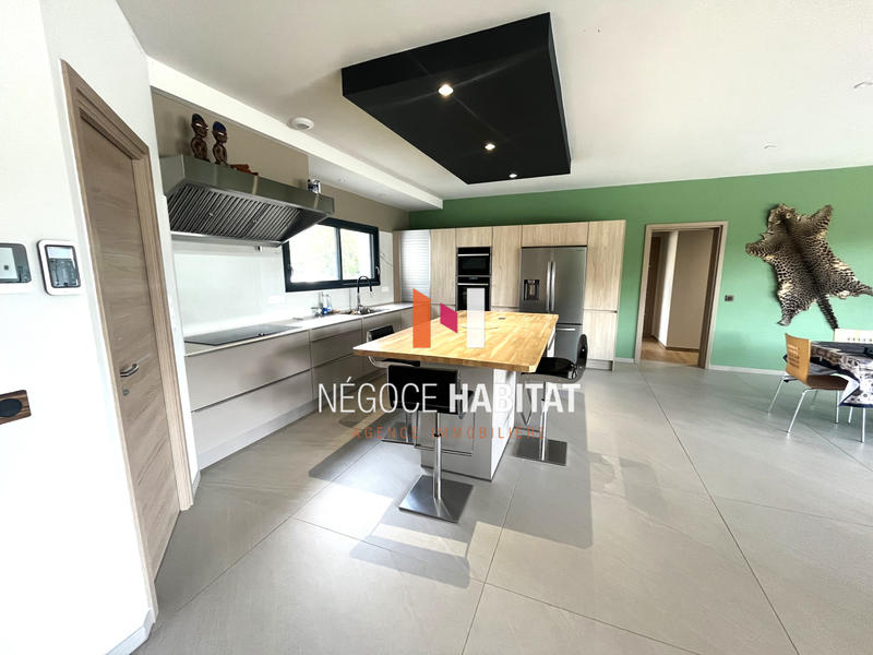 Villa - 167 m² - 10 pièces