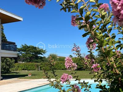 Maison d'architecte - 230 m² - 8 pièces