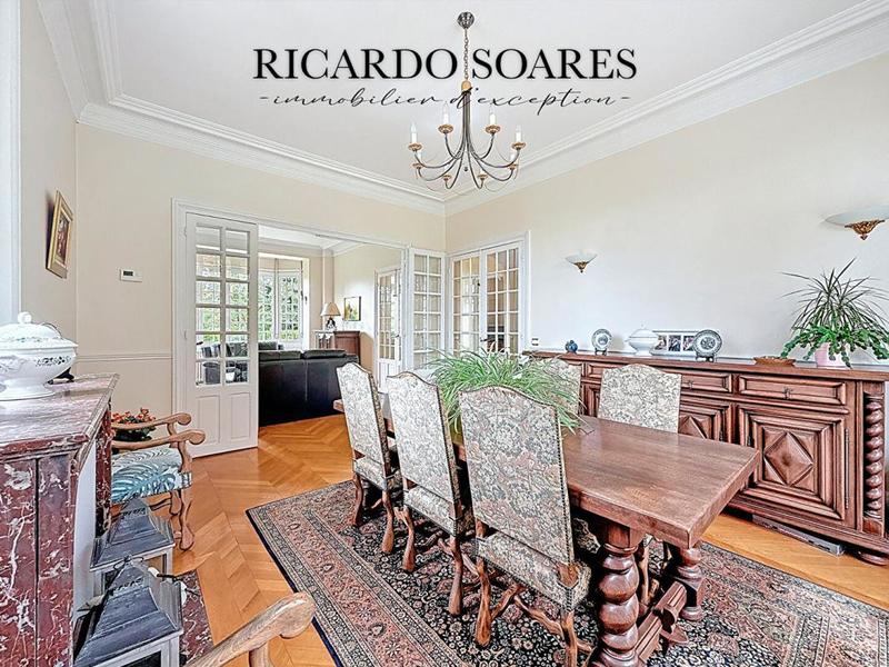 Demeure - 219 m² - 10 pièces