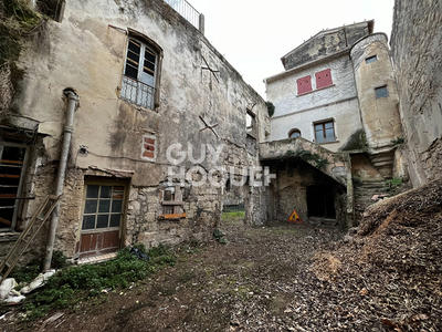 Maison - 300 m² - 12 pièces