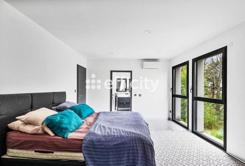 Maison - 300 m² - 5 pièces