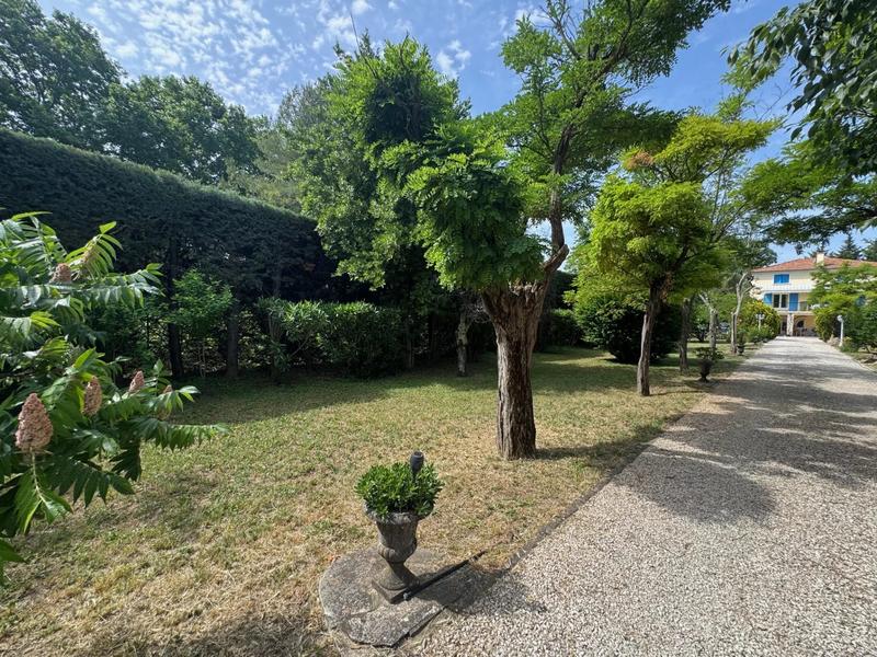 Maison - 237 m² - 9 pièces