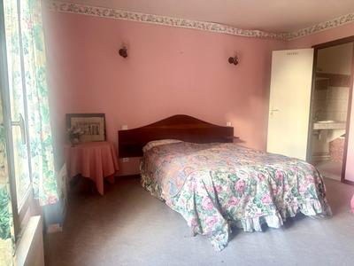 Maison - 330 m² - 12 pièces