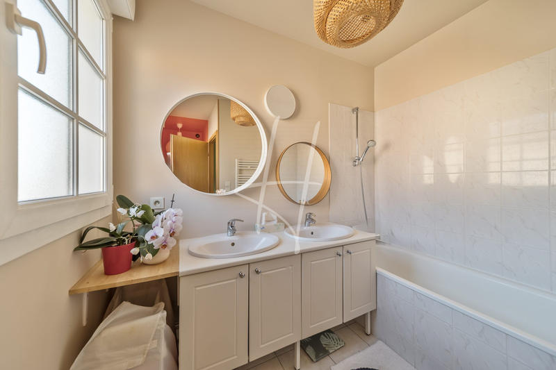 Maison - 96 m² - 5 pièces