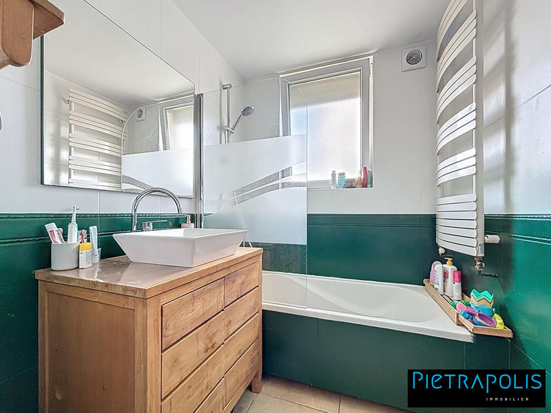 Appartement - 90 m² - 4 pièces