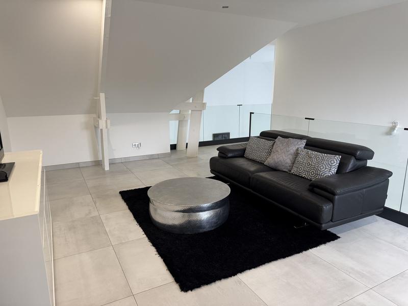 Maison - 230 m² - 8 pièces