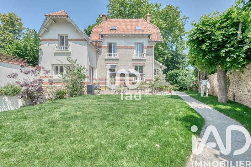 Maison - 213 m² - 8 pièces