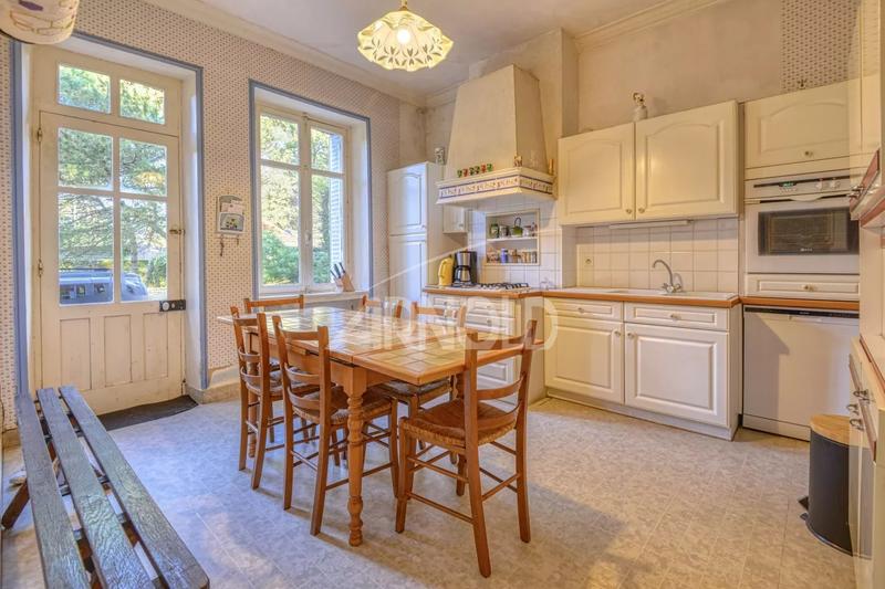 Maison - 286 m² - 13 pièces