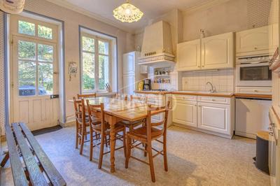 Maison - 286 m² - 13 pièces