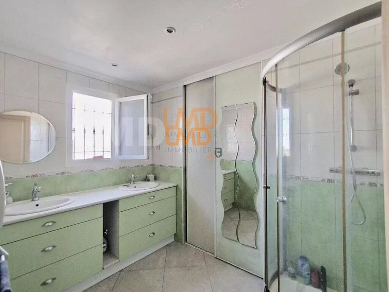 Propriété - 320 m² - 10 pièces