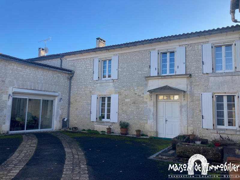 Maison - 353 m² - 9 pièces
