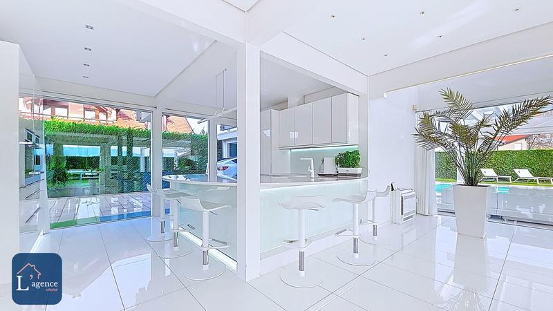 Maison contemporaine - 257 m² - 7 pièces