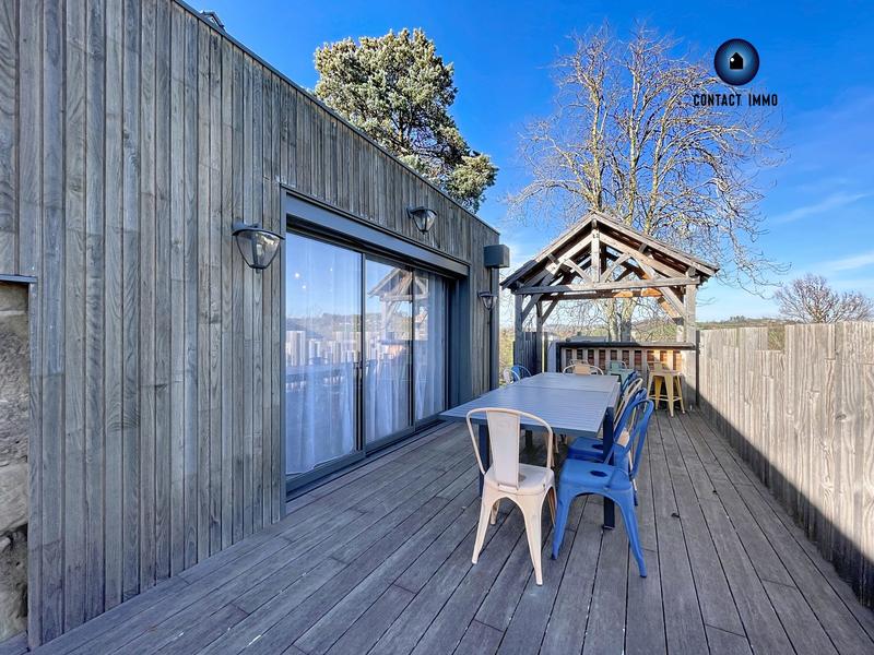 Maison - 210 m² - 10 pièces