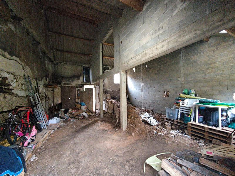 Grange - 597 m² - 1 pièce