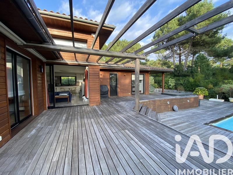 Maison - 238 m² - 6 pièces