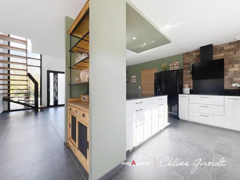 Maison - 283 m² - 11 pièces