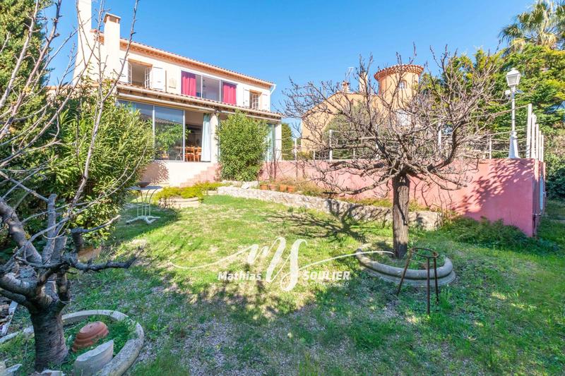 Maison - 180 m² - 6 pièces