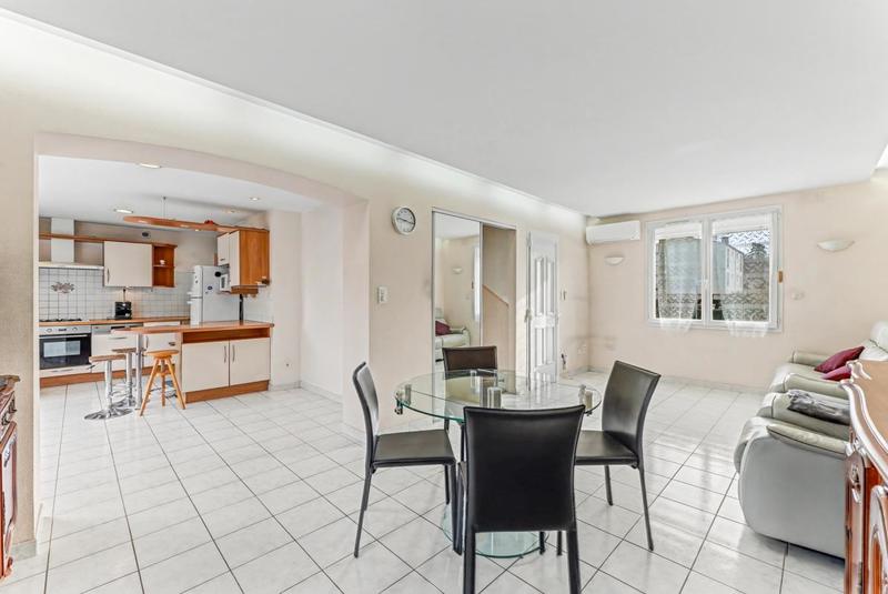 Maison - 95 m² - 5 pièces