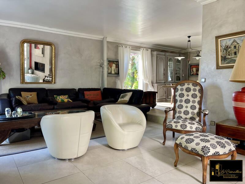 Maison traditionnelle - 226 m² - 7 pièces