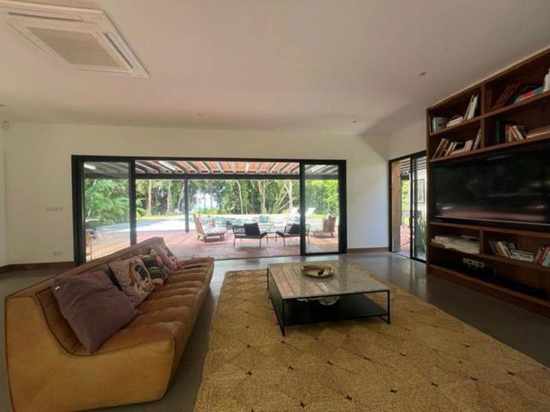 Villa - 395 m² - 9 pièces