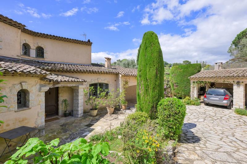 Maison - 195 m² - 7 pièces